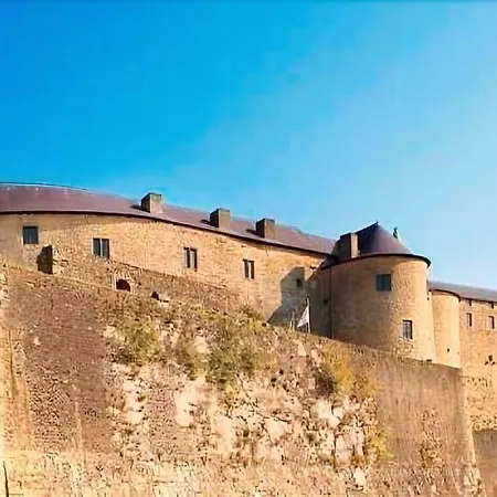 Le Chateau De Отель Седан