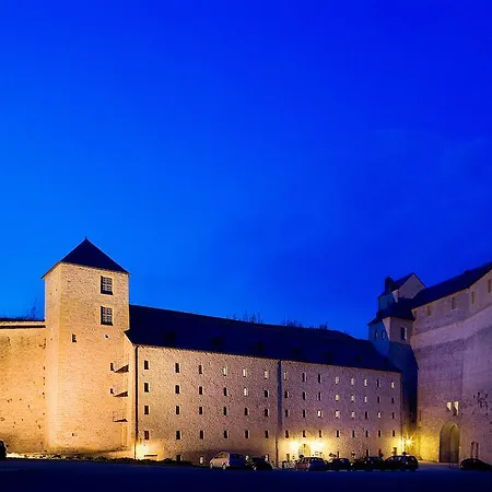 Le Château De Hotel