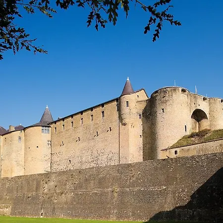 Le Château De Hotel 4*