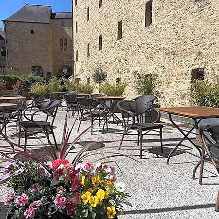 Le Chateau De Hotel