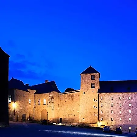 Le Chateau De Отель Седан